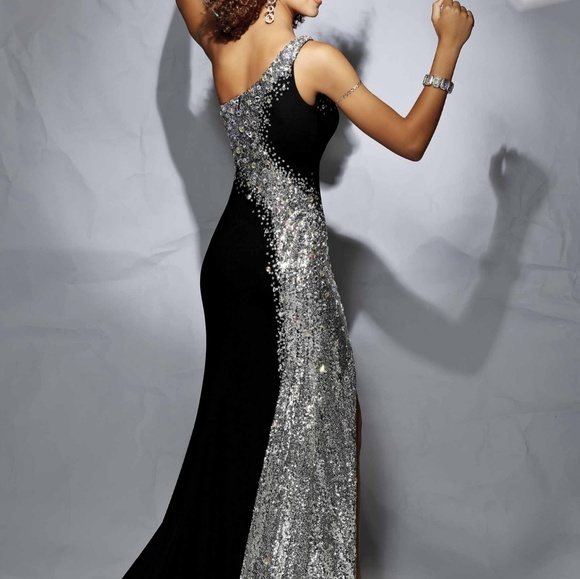 Prom dress - Picture 2 of 3